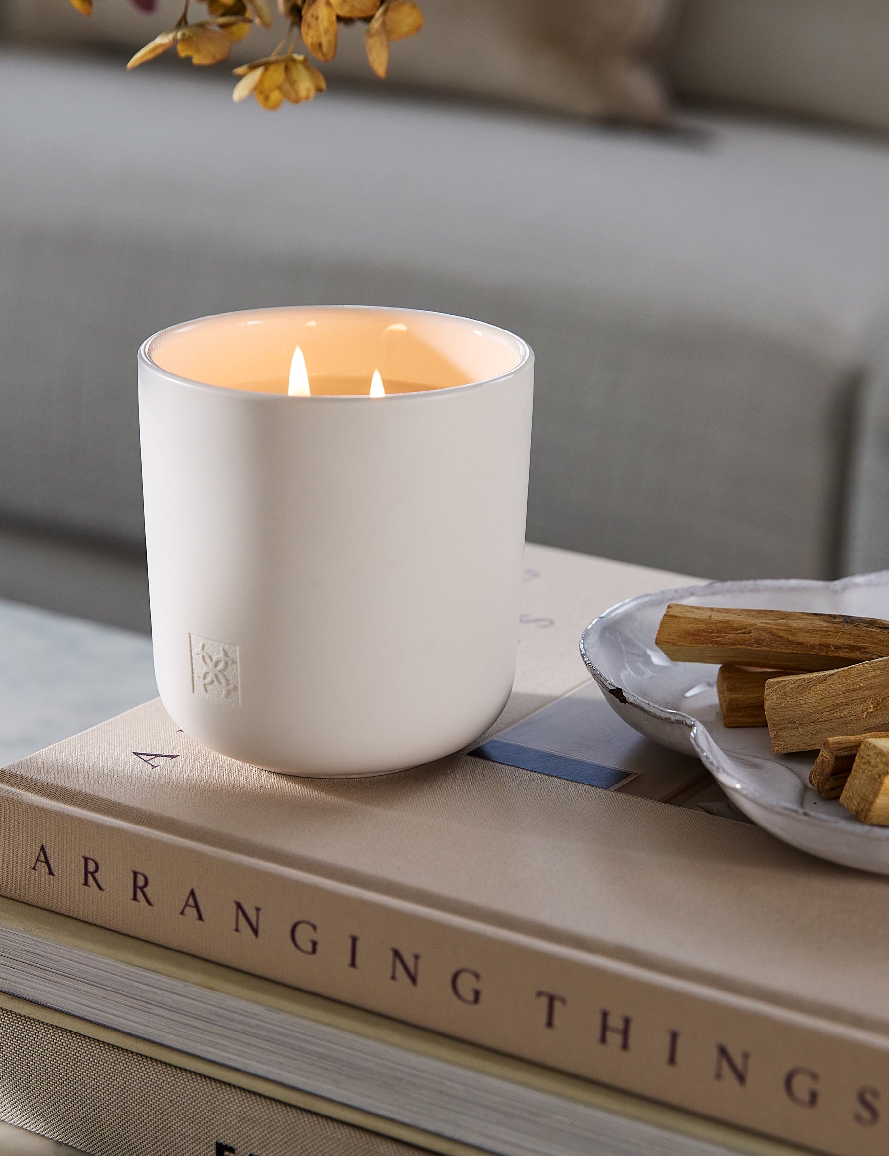Circa_Ecom_1800x2250_300gCandle_AmberSandalwood_5_1.jpg