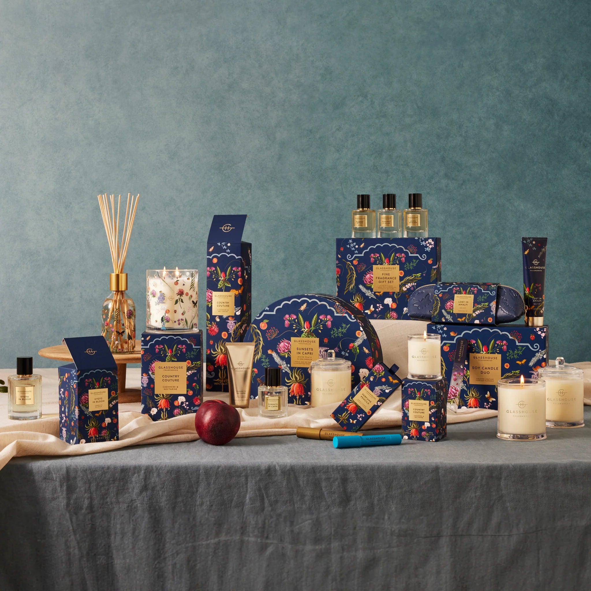 COUNTRY COUTURE | Cashmere & Nectarine | 60g Soy Mother's Day Limited Edition Candle