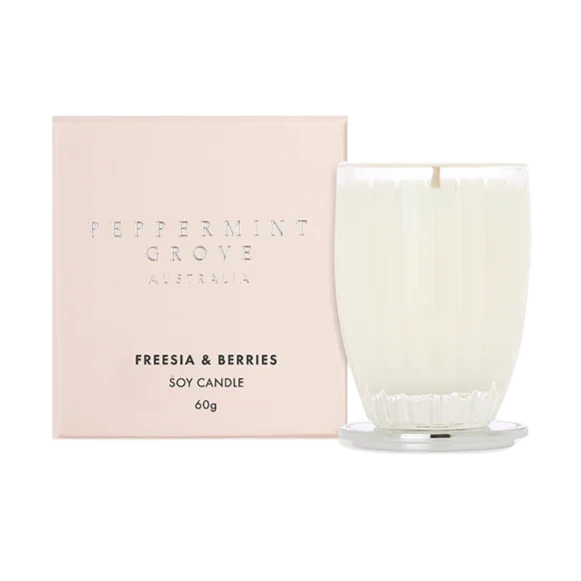 SmallCandle60g-Freesia_Berries_6a1a95d2-9629-4460-94fc-634b81f196da.webp